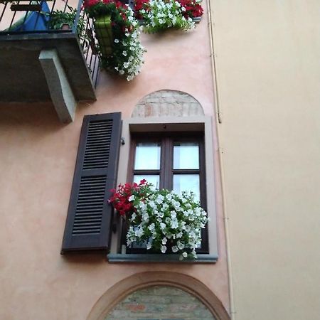 Holiday House Antica Dimora Soggiorni In Langa Centro Storico 라모라 외부 사진