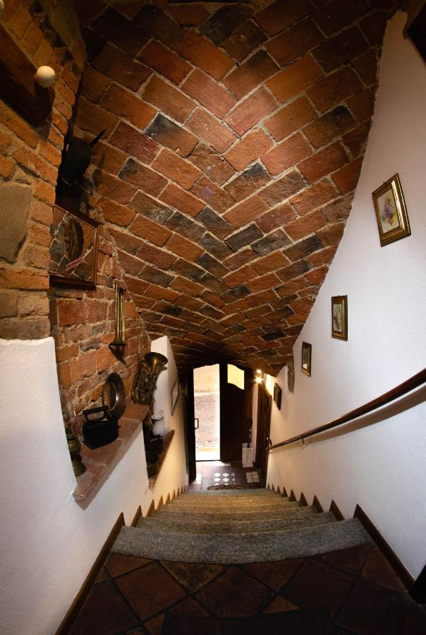 Holiday House Antica Dimora Soggiorni In Langa Centro Storico 라모라 외부 사진
