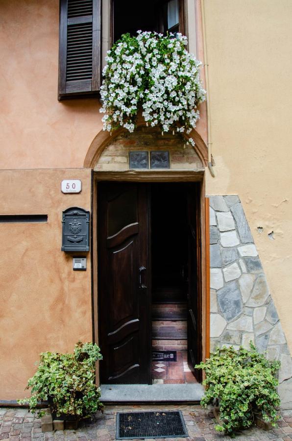 Holiday House Antica Dimora Soggiorni In Langa Centro Storico 라모라 외부 사진