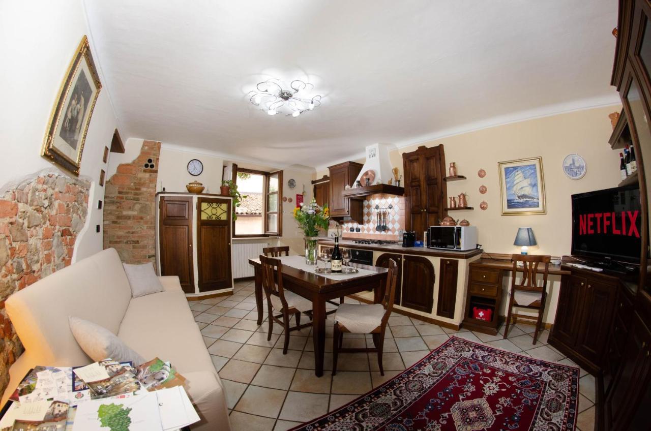 Holiday House Antica Dimora Soggiorni In Langa Centro Storico 라모라 외부 사진