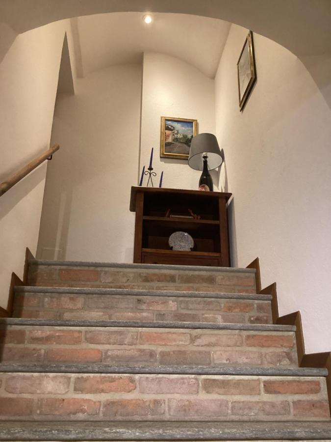Holiday House Antica Dimora Soggiorni In Langa Centro Storico 라모라 외부 사진