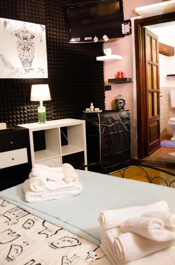 Holiday House Antica Dimora Soggiorni In Langa Centro Storico 라모라 외부 사진