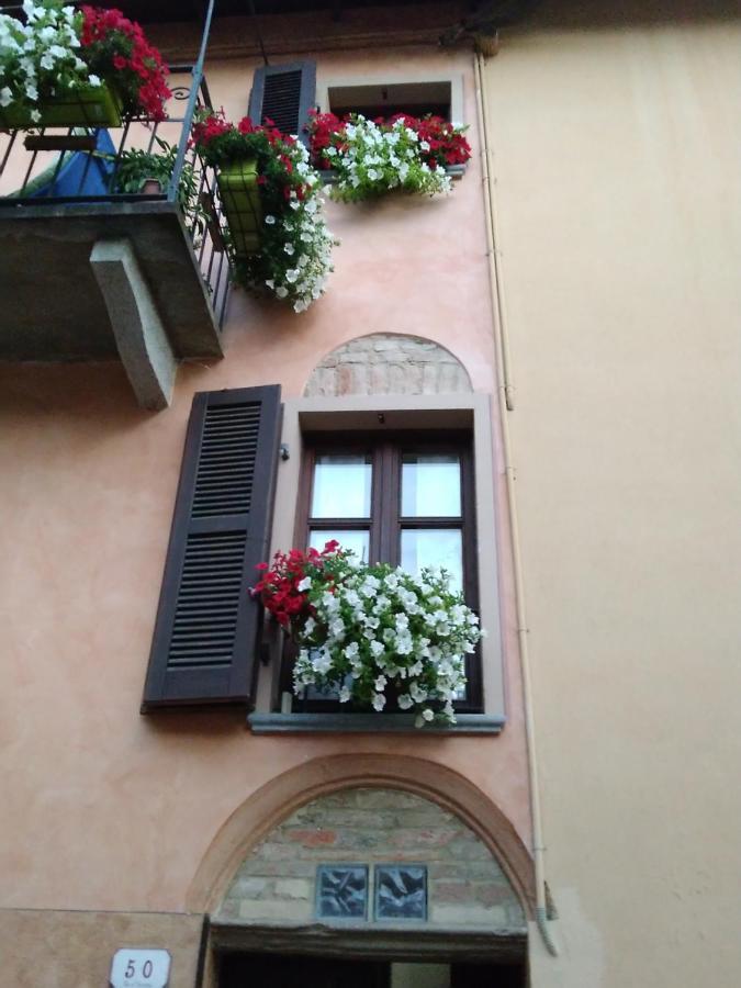 Holiday House Antica Dimora Soggiorni In Langa Centro Storico 라모라 외부 사진