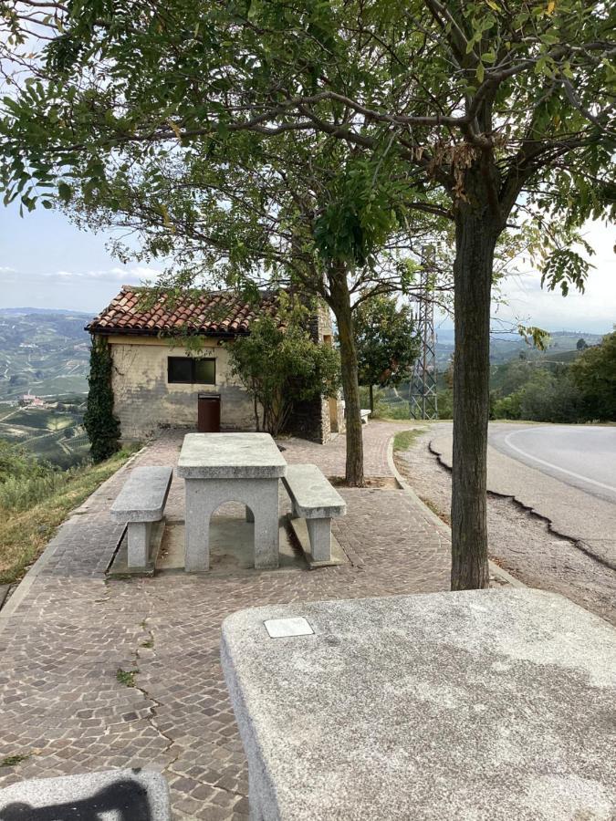 Holiday House Antica Dimora Soggiorni In Langa Centro Storico 라모라 외부 사진