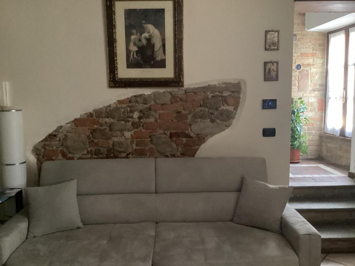 Holiday House Antica Dimora Soggiorni In Langa Centro Storico 라모라 외부 사진