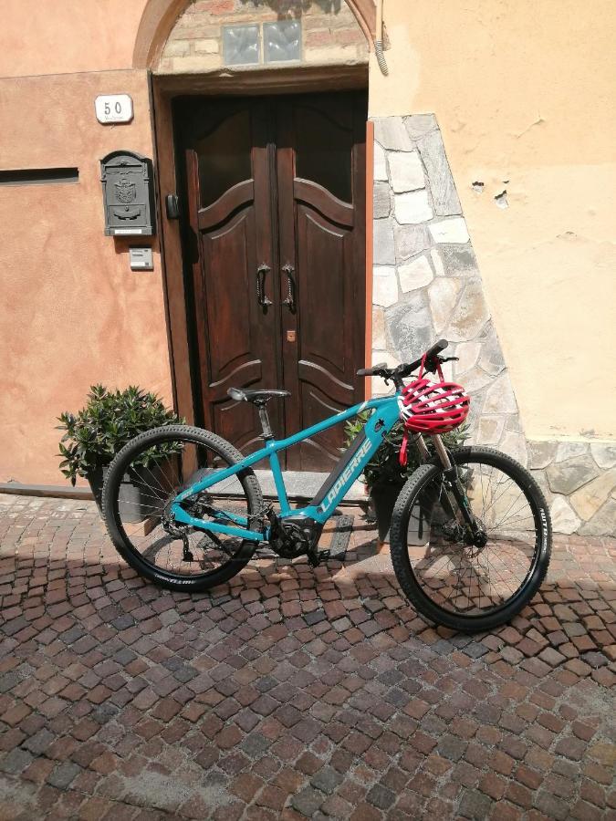 Holiday House Antica Dimora Soggiorni In Langa Centro Storico 라모라 외부 사진